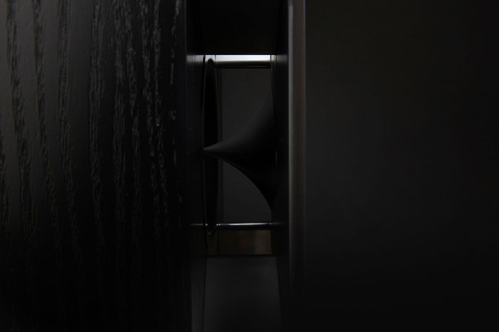 Polk_Legend_L200_Black_Low_Key_Power_Port_Web.jpg Polk_Legend_L200_Black_Low_Key_Power_Port_Web.jpg